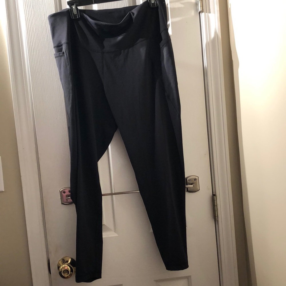 Old Navy Active fitted black leggings with pocket